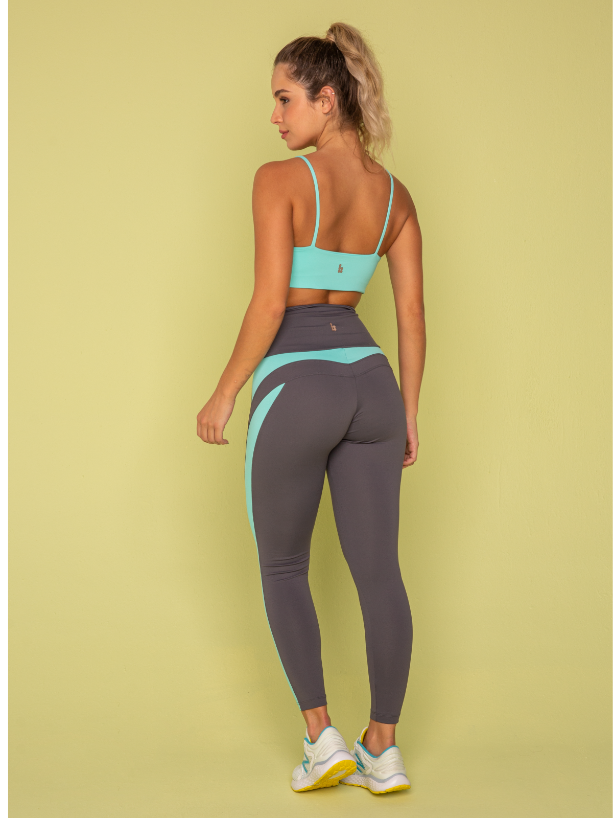 27 Grey and turquoise ankle length leggings